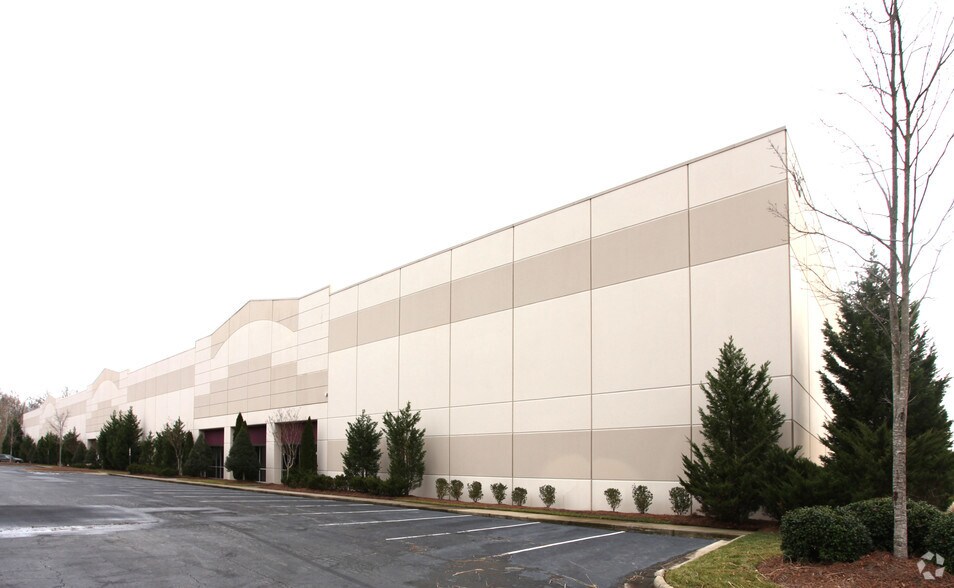 More Photos Of 488 Gallimore Dairy Rd, Greensboro Unknown For Lease