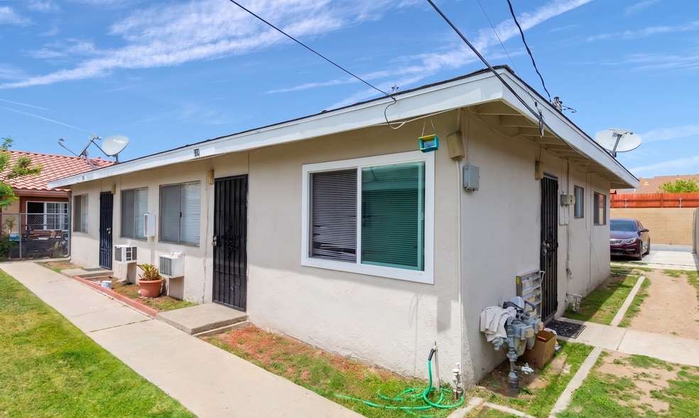 More Photos Of 412 W Ramona Dr, Rialto Multifamily For Sale