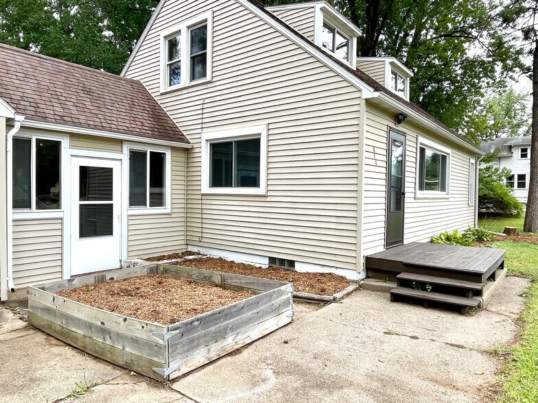 More Photos Of 844 Broadway St N, Menomonie Storefront Retail Residential For Sale