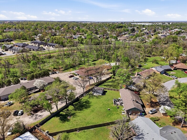 More Photos Of 6 Halsted Cir, Rogers Office For Lease