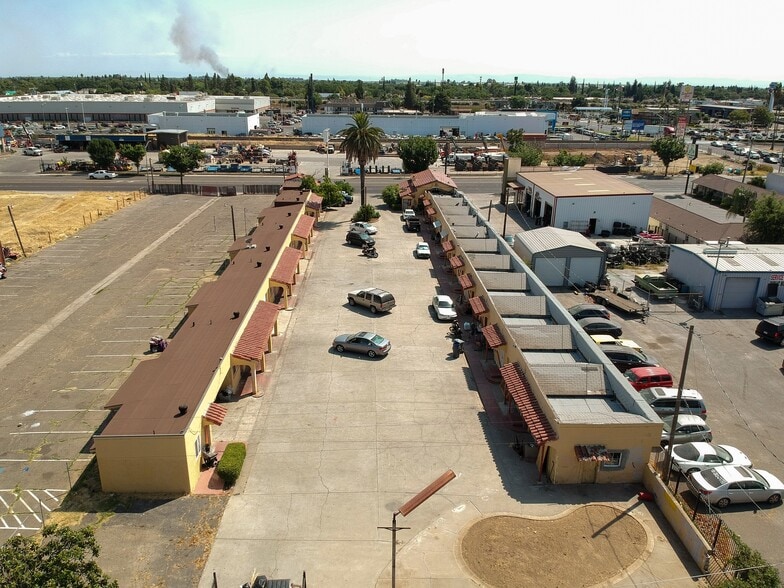 More Photos Of 1407 W 16th St, Merced Hotel For Sale