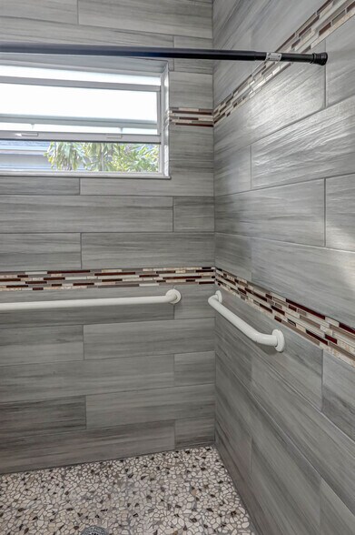 More Photos Of 1743 Wiley St, Hollywood Hotel For Sale