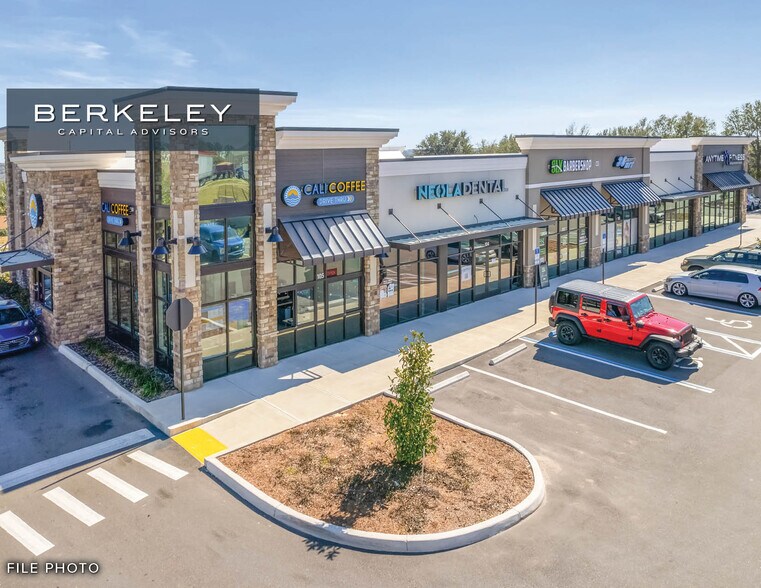 More Photos Of 825 S US Highway 27, Minneola Storefront For Sale