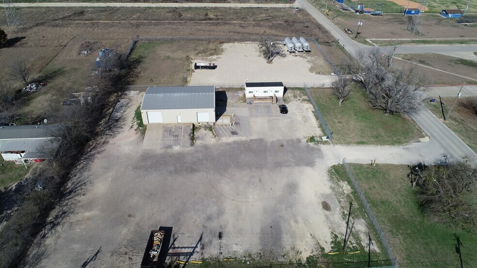 More Photos Of 732 County Road 214, Venus Truck Terminal For Lease