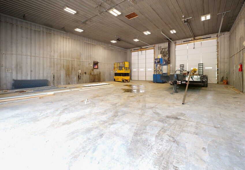 More Photos Of 1730 Daniel Boone Industrial Pky, Truesdale Warehouse For Sale
