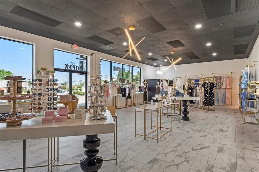 More Photos Of 11743 US Highway 431, Guntersville General Retail For Sale