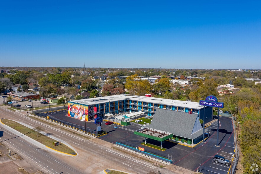 More Photos Of 100 W Cavalcade St, Houston Hotel For Lease