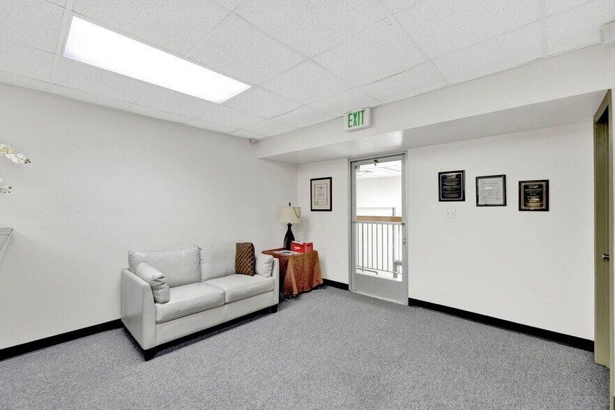 More Photos Of 3455 Ocean View Blvd, Glendale Office For Lease