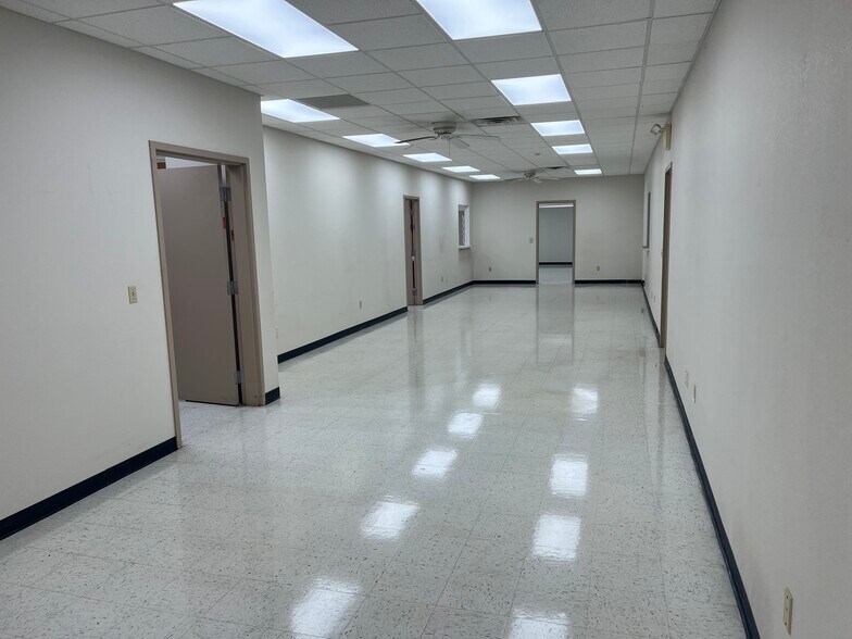 More Photos Of 5959 NW 37th St, Oklahoma City Industrial For Sale