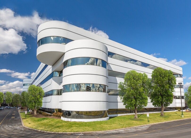 More Photos Of 5 Becker Farm Rd, Roseland Office For Lease