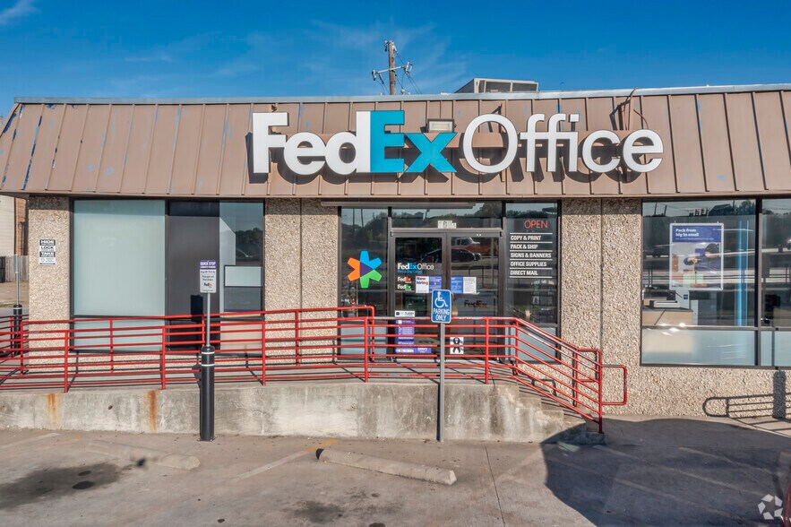 More Photos Of 9147 Skillman St, Dallas Unknown For Lease