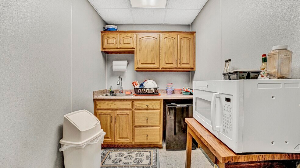 More Photos Of 961 N Main St, Mansfield Warehouse For Lease