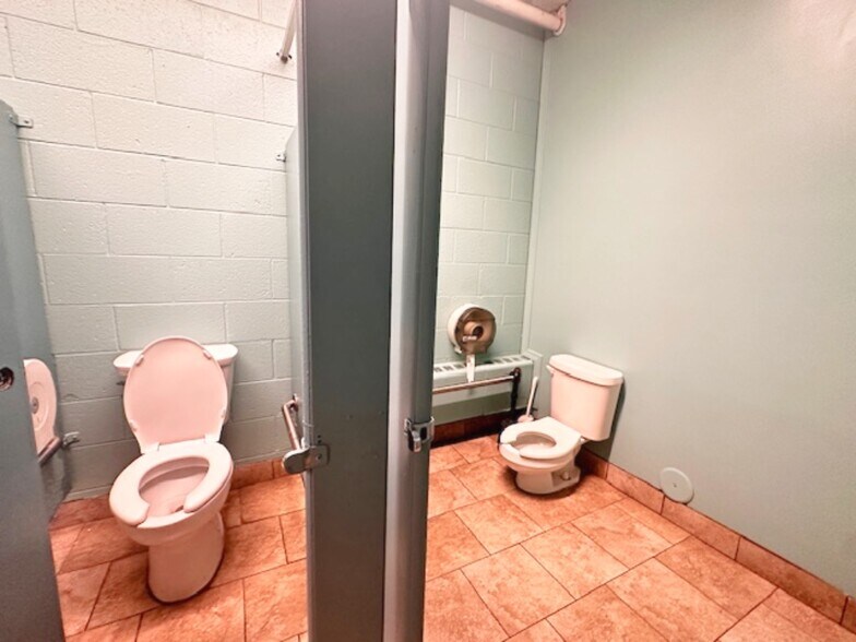 More Photos Of 4150 Pontiac Lake Rd, Waterford Religious Facility For Lease