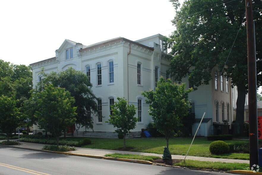 More Photos Of 380 S Mill St, Lexington Office For Lease