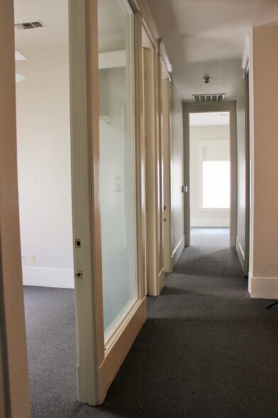 More Photos Of 100-102 E Alamo St, Brenham Office For Lease