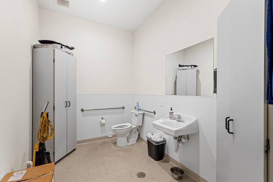 More Photos Of 11052 Cimarron St, Firestone Storefront Retail Office For Lease