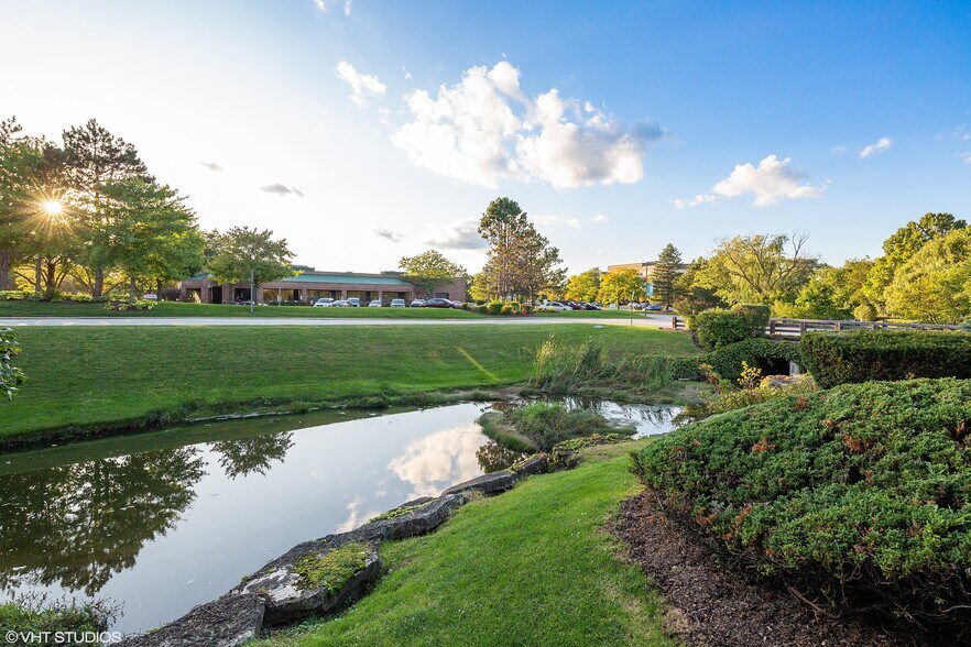 More Photos Of 600 W Lake Cook Rd, Buffalo Grove Medical For Lease