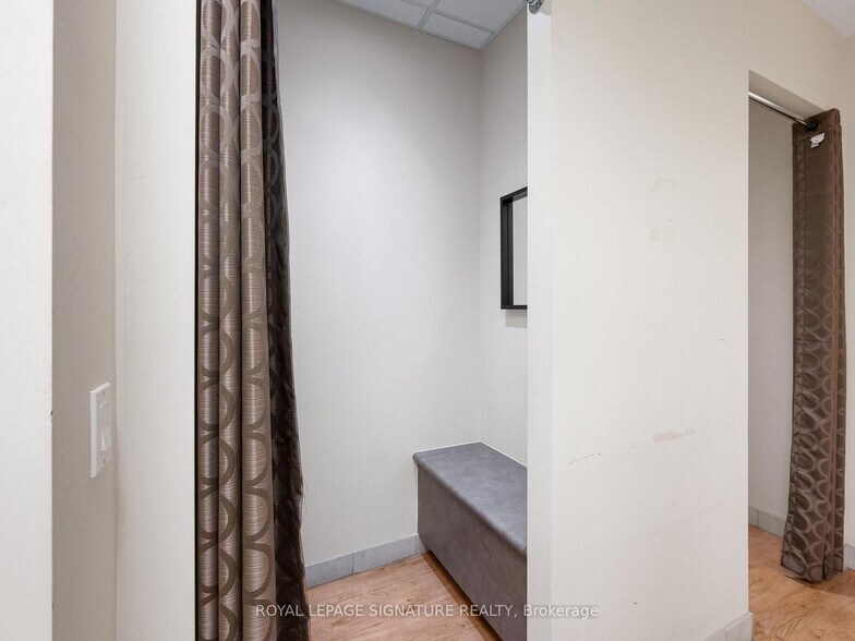 More Photos Of 1560 Queen St W, Toronto Storefront Retail Office For Lease