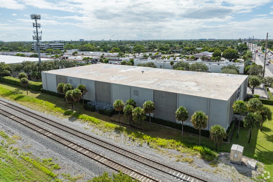 More Photos Of 150 W Yamato Rd, Boca Raton Showroom For Sale