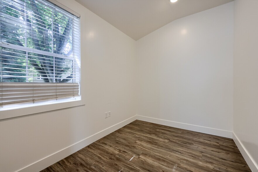 More Photos Of 197 Pencroft Dr N, Holtwood Industrial For Sale