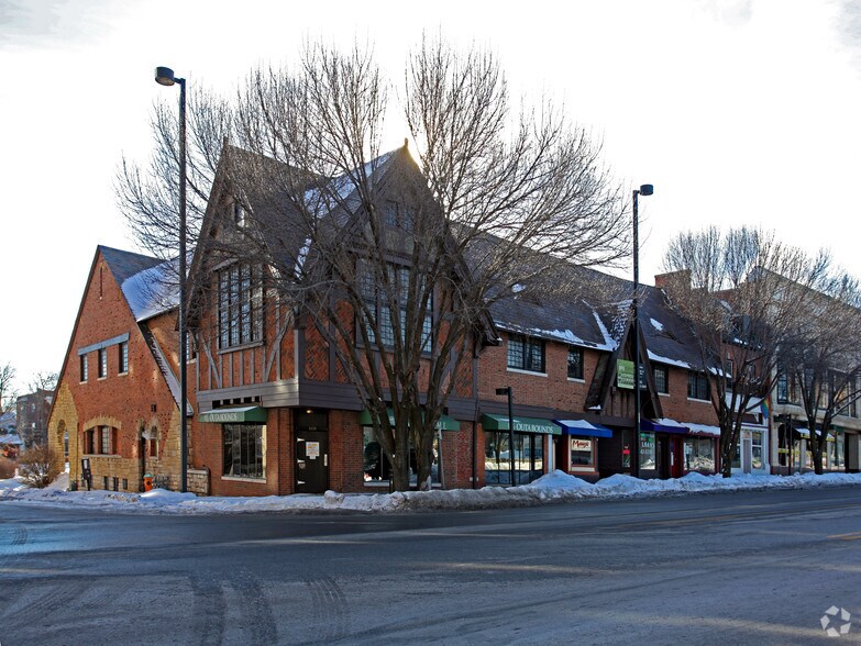 More Photos Of 3601-3609 Broadway St, Kansas City Freestanding For Lease