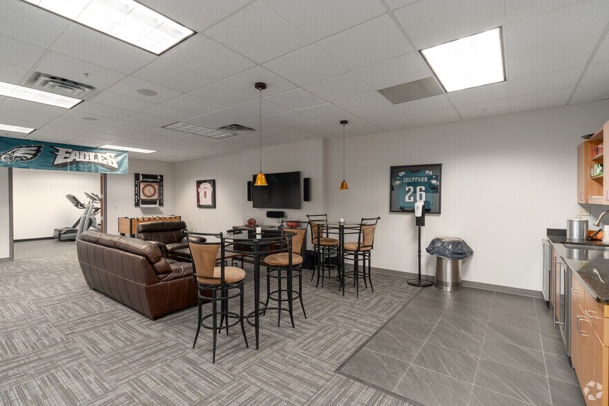 More Photos Of 1122 Longford Rd, Oaks Warehouse For Lease