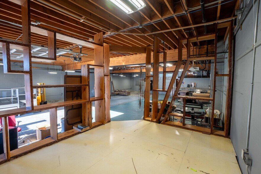 More Photos Of 2319 NE Glisan St, Portland Auto Dealership For Sale
