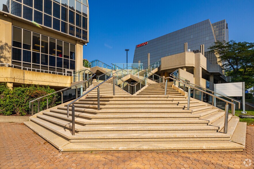 More Photos Of 7100-7141 Rue Jean-Talon E, Montréal Office For Lease