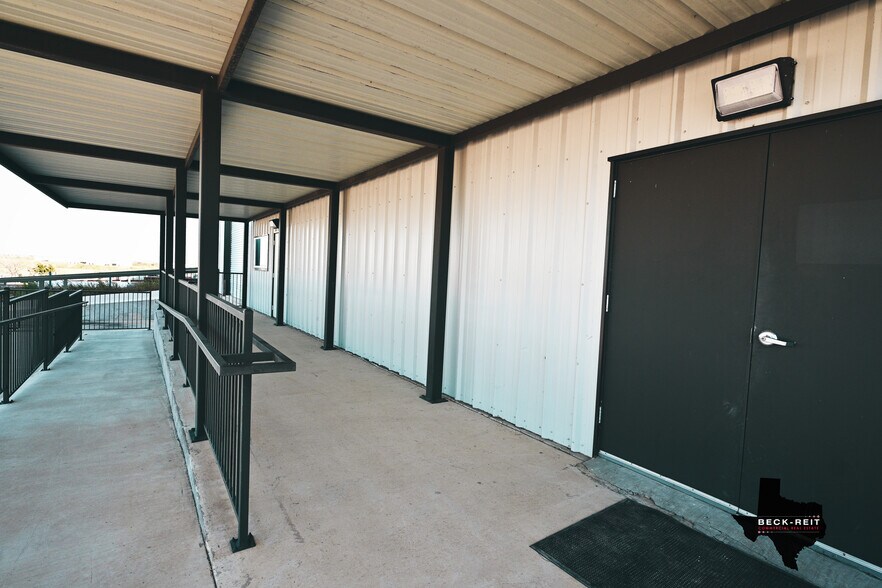 More Photos Of 12955 WRIGHT, Creedmoor Warehouse For Lease