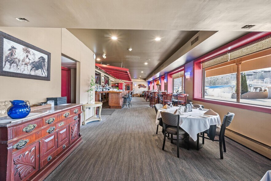 More Photos Of 31 Lakeside Dr, Harveys Lake Restaurant For Sale