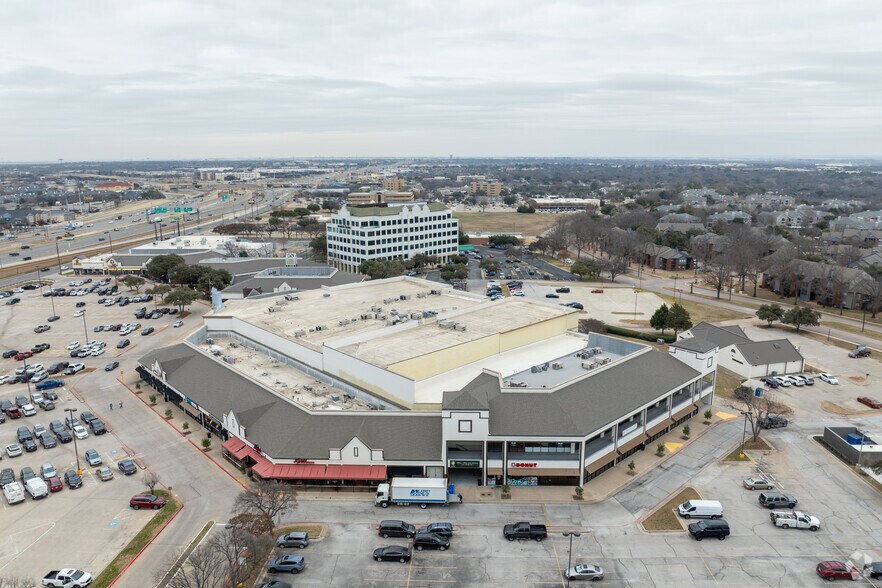 More Photos Of 2200-2404 Airport Fwy, Bedford Freestanding For Lease