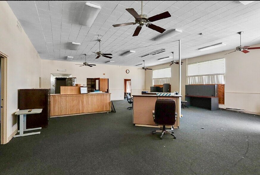 More Photos Of 40 Avenue B, Belle Glade Office For Sale