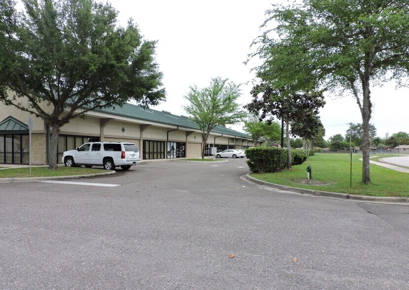 More Photos Of 1635 Farm Way, Middleburg Warehouse For Sale