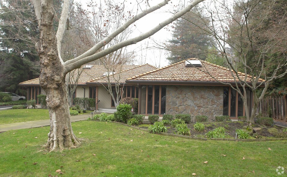 More Photos Of 30 Oak Ct, Danville Office For Sale