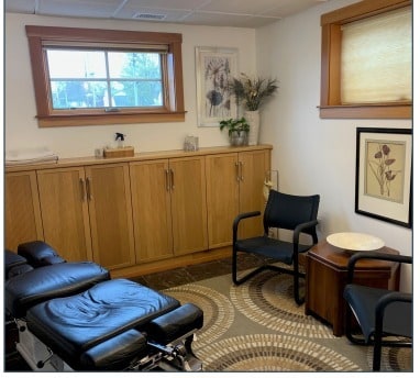 More Photos Of 305 W Silver Spring Dr, Glendale Office For Sale