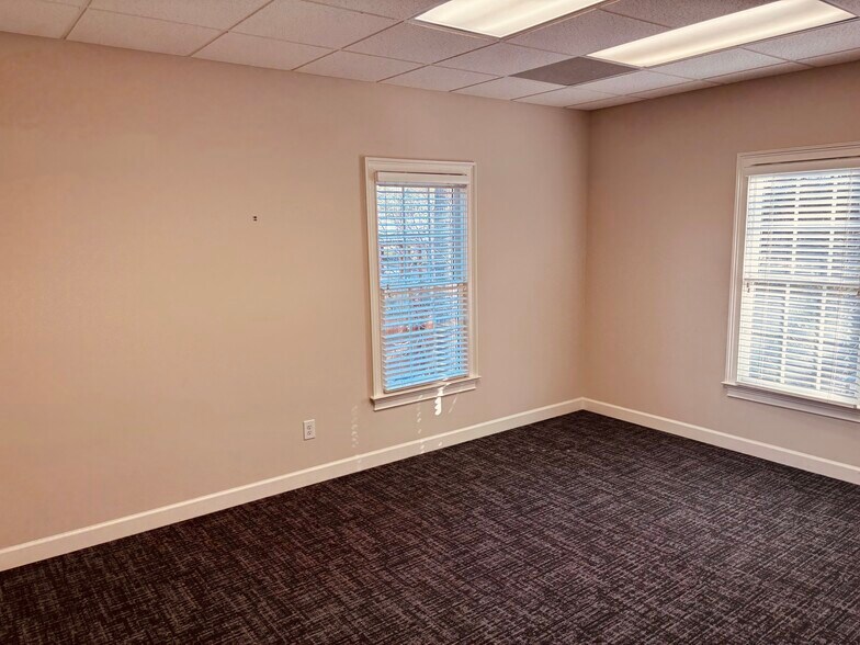 More Photos Of 292 S Main St, Alpharetta Office For Sale