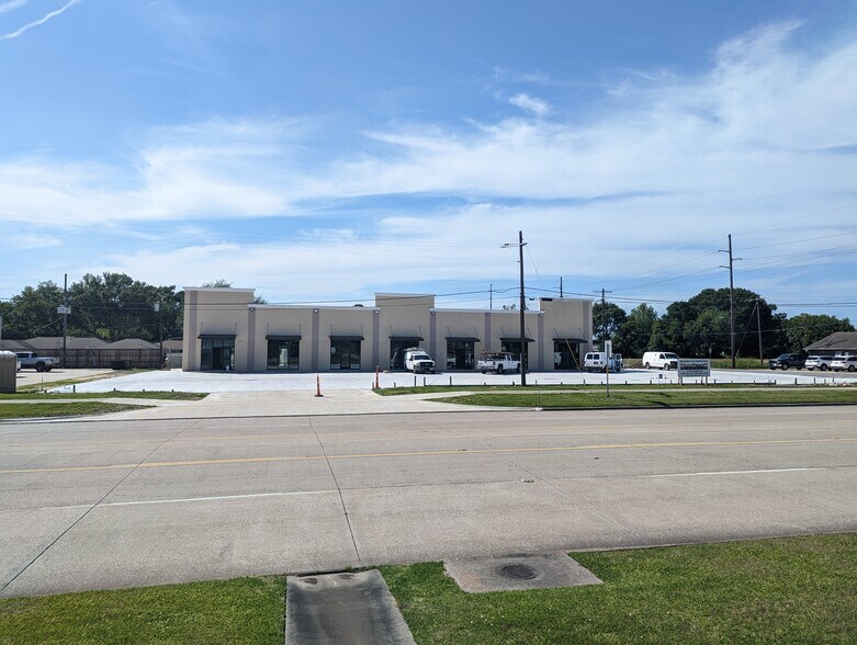 More Photos Of 2302 Nall St, Port Neches Storefront For Lease