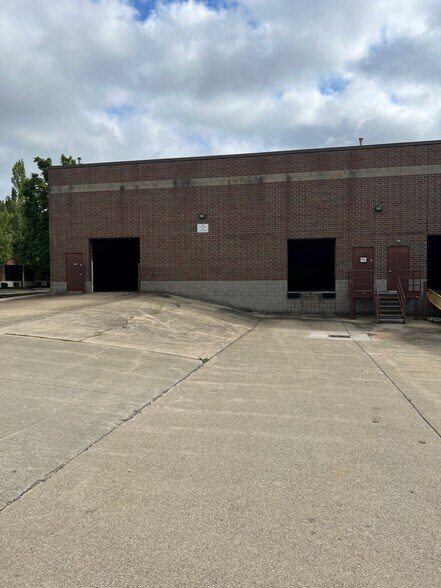 More Photos Of 29300 Clemens Rd, Westlake Warehouse For Lease