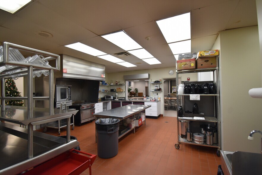 More Photos Of 2905 S Commerce Rd, Wolverine Lake Religious Facility For Lease