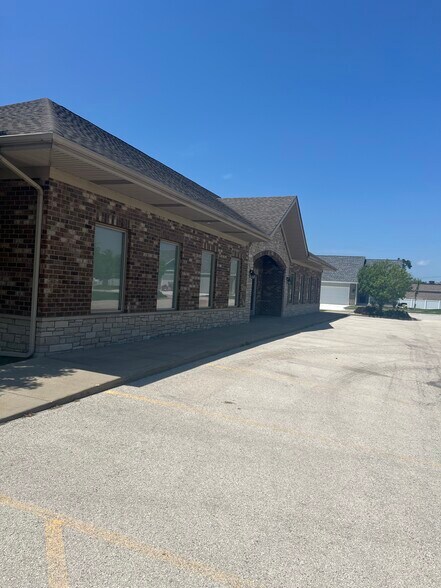 More Photos Of 161 Heritage Meadows Cir, Bourbonnais Office For Lease