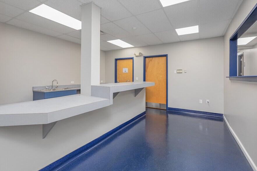 More Photos Of 411 Commerce Ln, West Berlin Medical For Sale