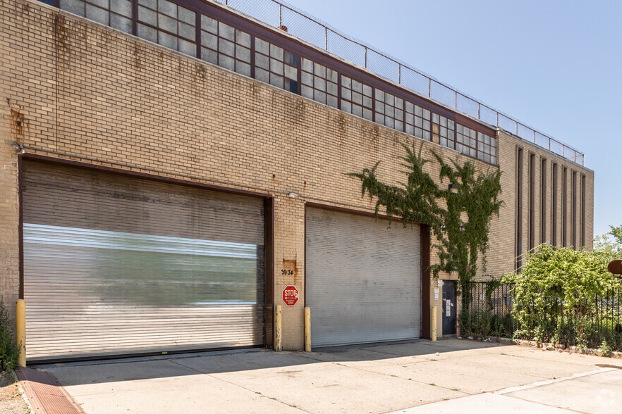 Primary Photo Of 39-34 43rd St, Long Island City Warehouse For Lease