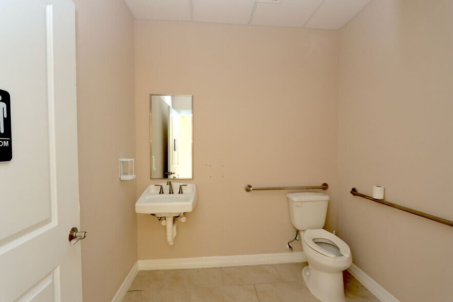 More Photos Of 16300 State Highway 249, Houston Unknown For Lease