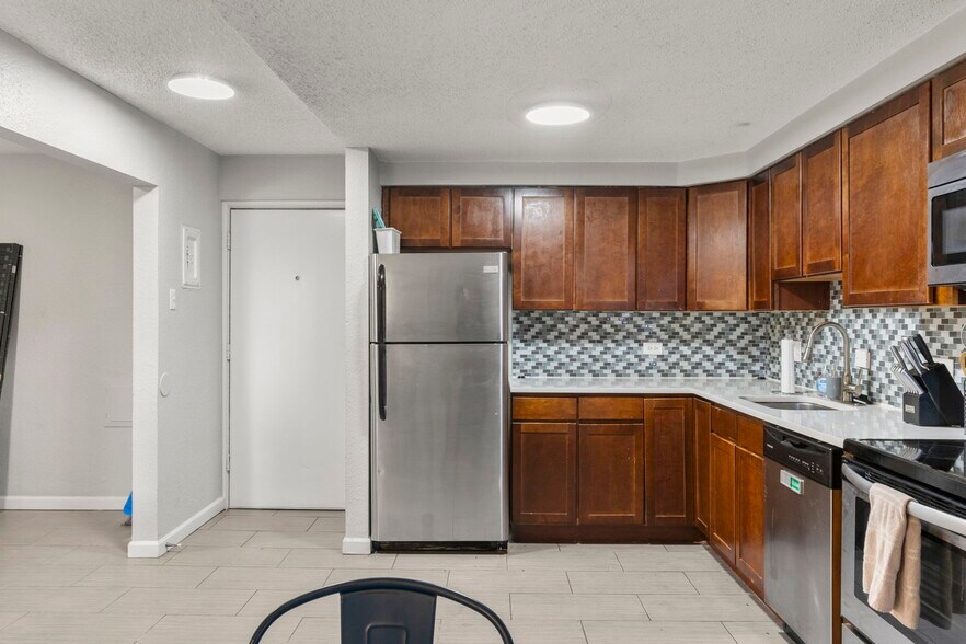 More Photos Of 1995 Del Mar Pky, Aurora Apartments For Sale
