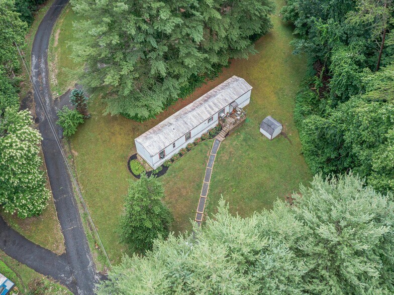 More Photos Of 40 Hemlock Hill Dr, Arden Manufactured Housing Mobile Home Park For Sale