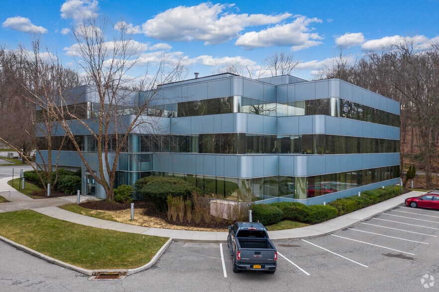 Primary Photo Of 118 N Bedford Rd, Mount Kisco Coworking Space