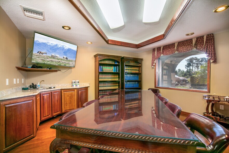 More Photos Of 205 E Burleigh Blvd, Tavares Office For Sale