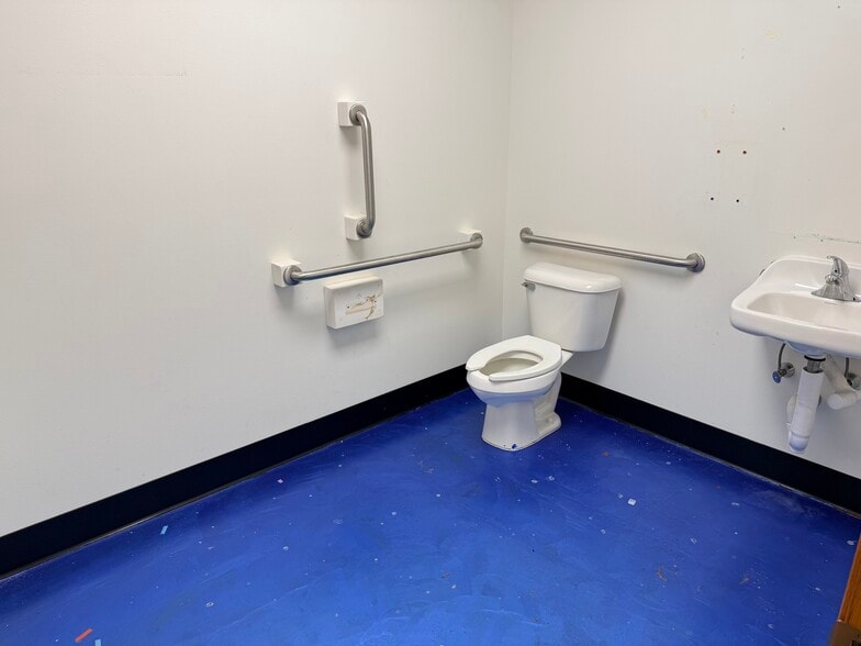 More Photos Of 1001 Arboretum Dr, Waunakee Flex For Lease