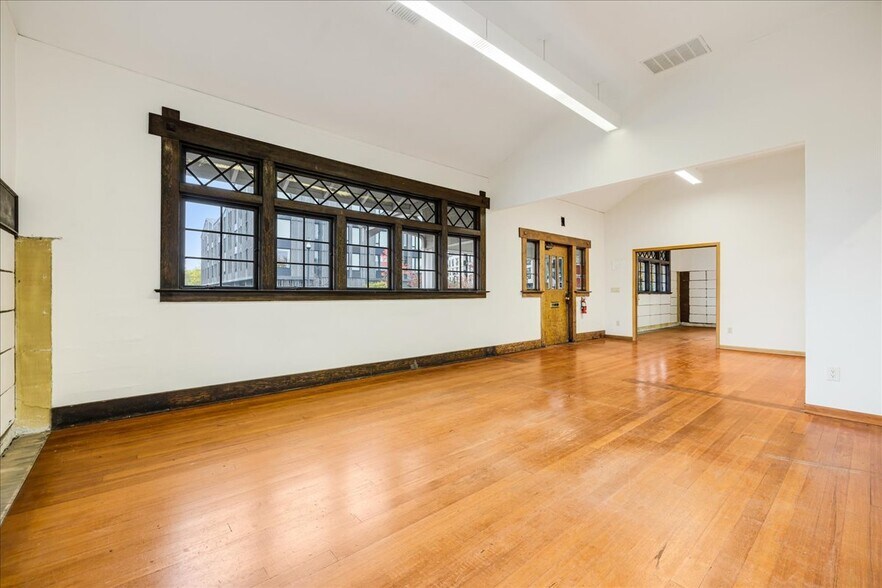 More Photos Of 5827 SE 91st Ave, Portland Medical For Sale