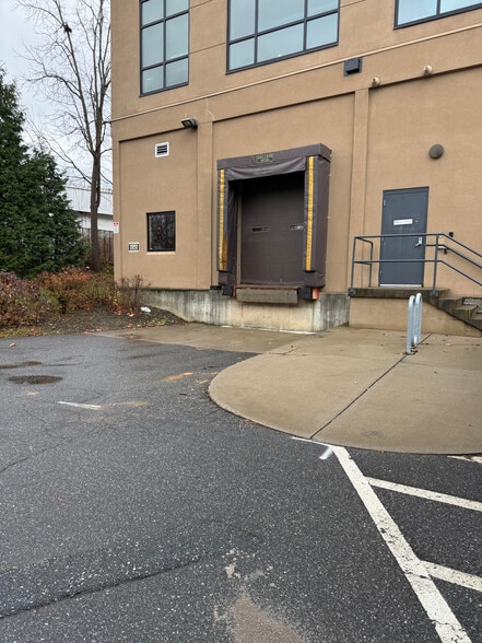More Photos Of 164 Broadway St, Asheville Light Manufacturing For Lease